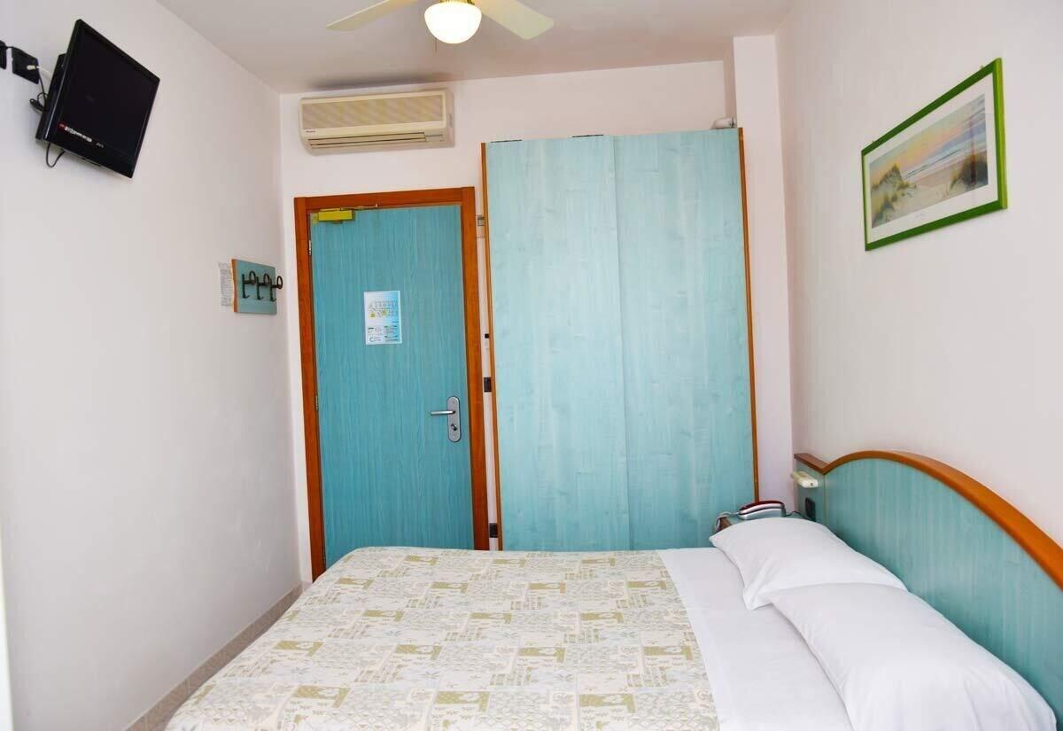 Hotel Astor Алба Адриатика Екстериор снимка