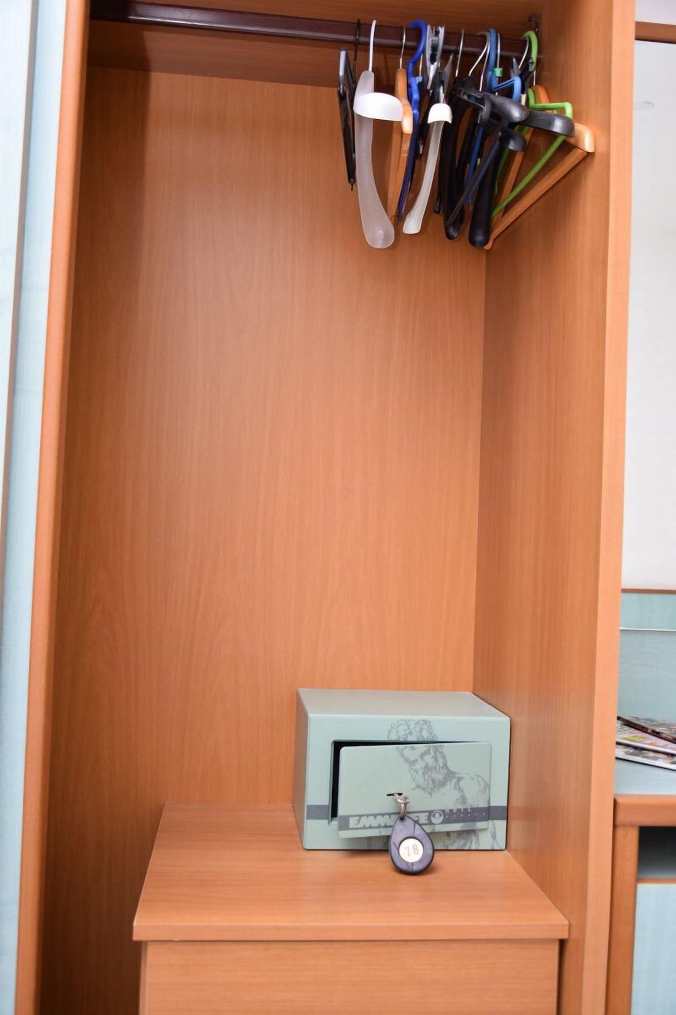 Hotel Astor Алба Адриатика Екстериор снимка