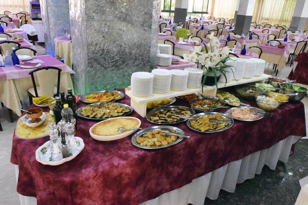 Hotel Astor Алба Адриатика Екстериор снимка