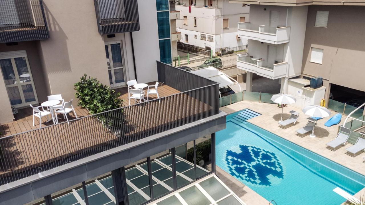 Hotel Astor Алба Адриатика Екстериор снимка
