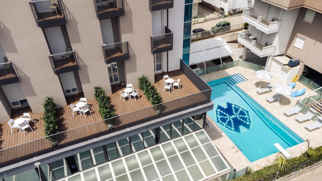 Hotel Astor Алба Адриатика Екстериор снимка