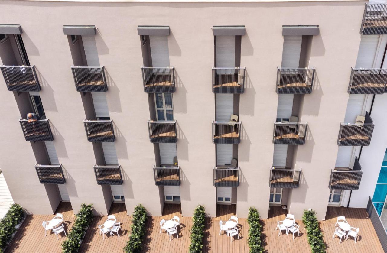 Hotel Astor Алба Адриатика Екстериор снимка
