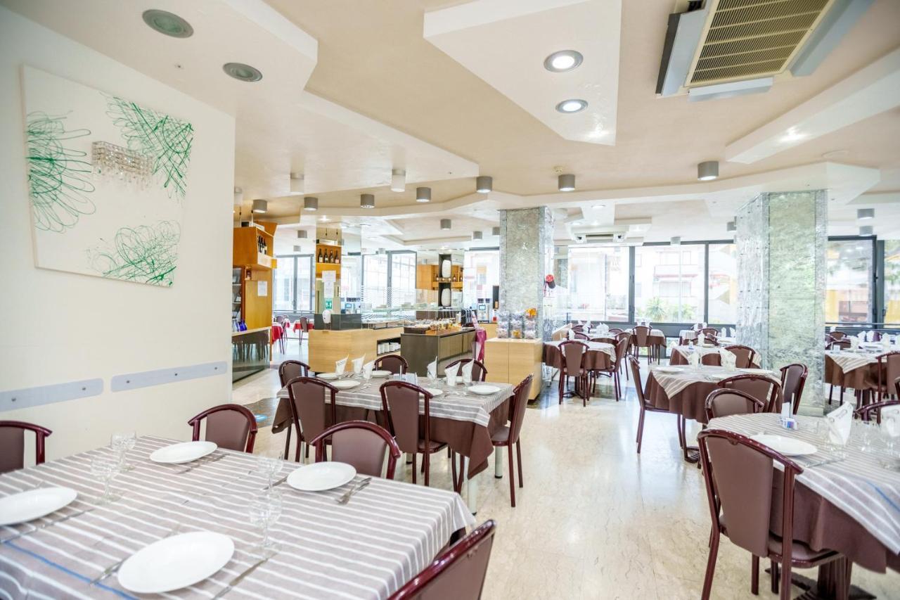 Hotel Astor Алба Адриатика Екстериор снимка
