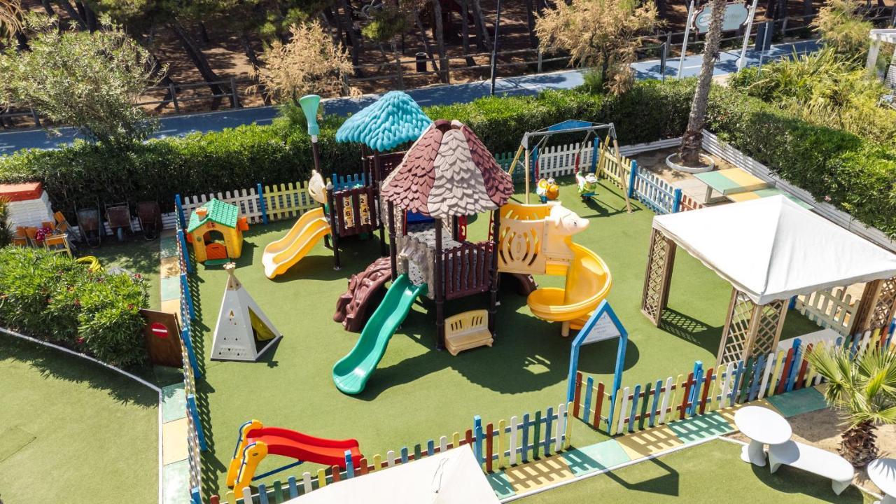 Hotel Astor Алба Адриатика Екстериор снимка