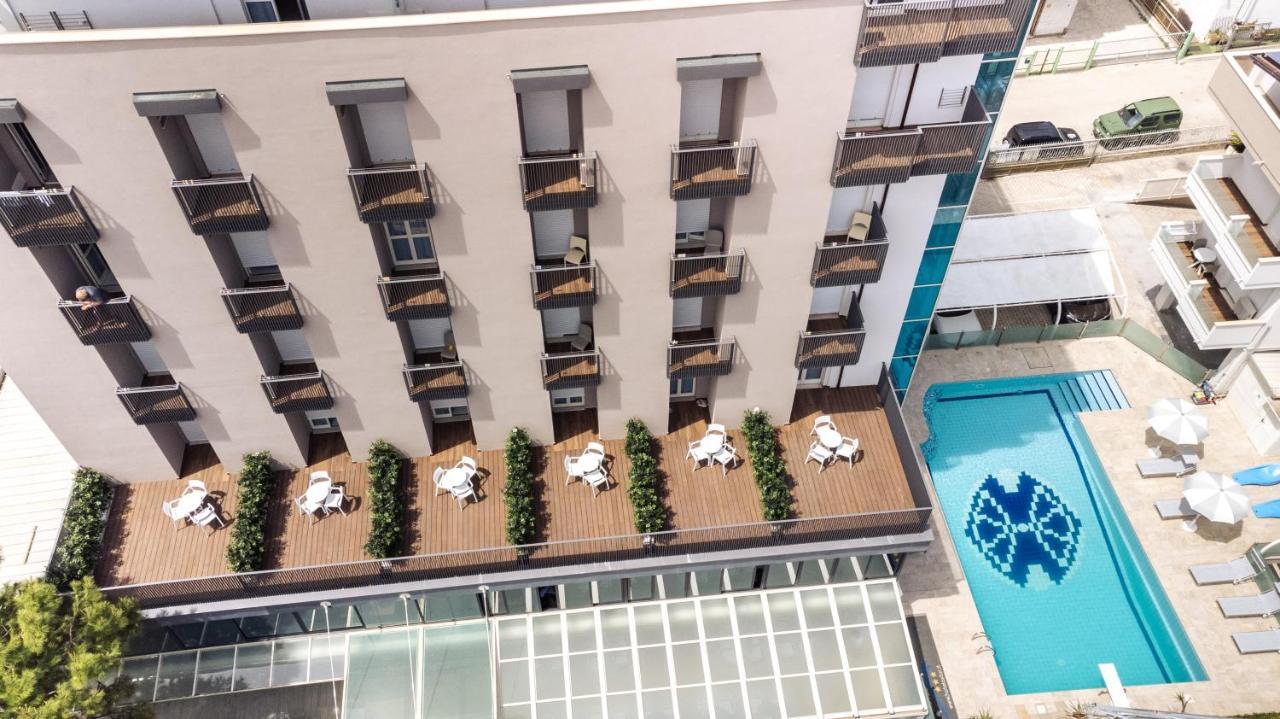 Hotel Astor Алба Адриатика Екстериор снимка