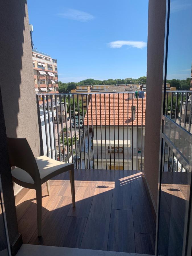 Hotel Astor Алба Адриатика Екстериор снимка