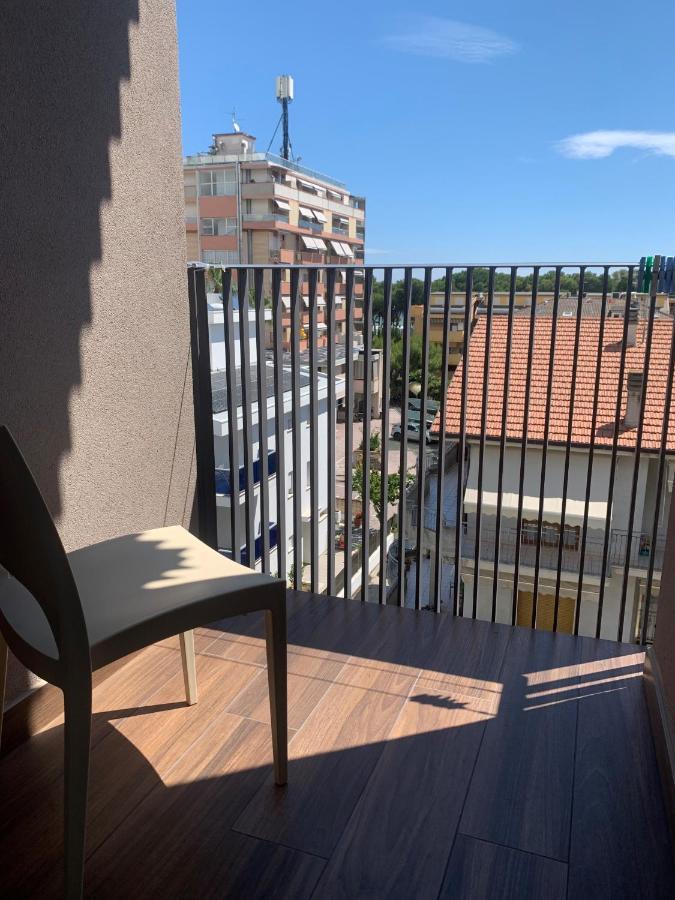 Hotel Astor Алба Адриатика Екстериор снимка