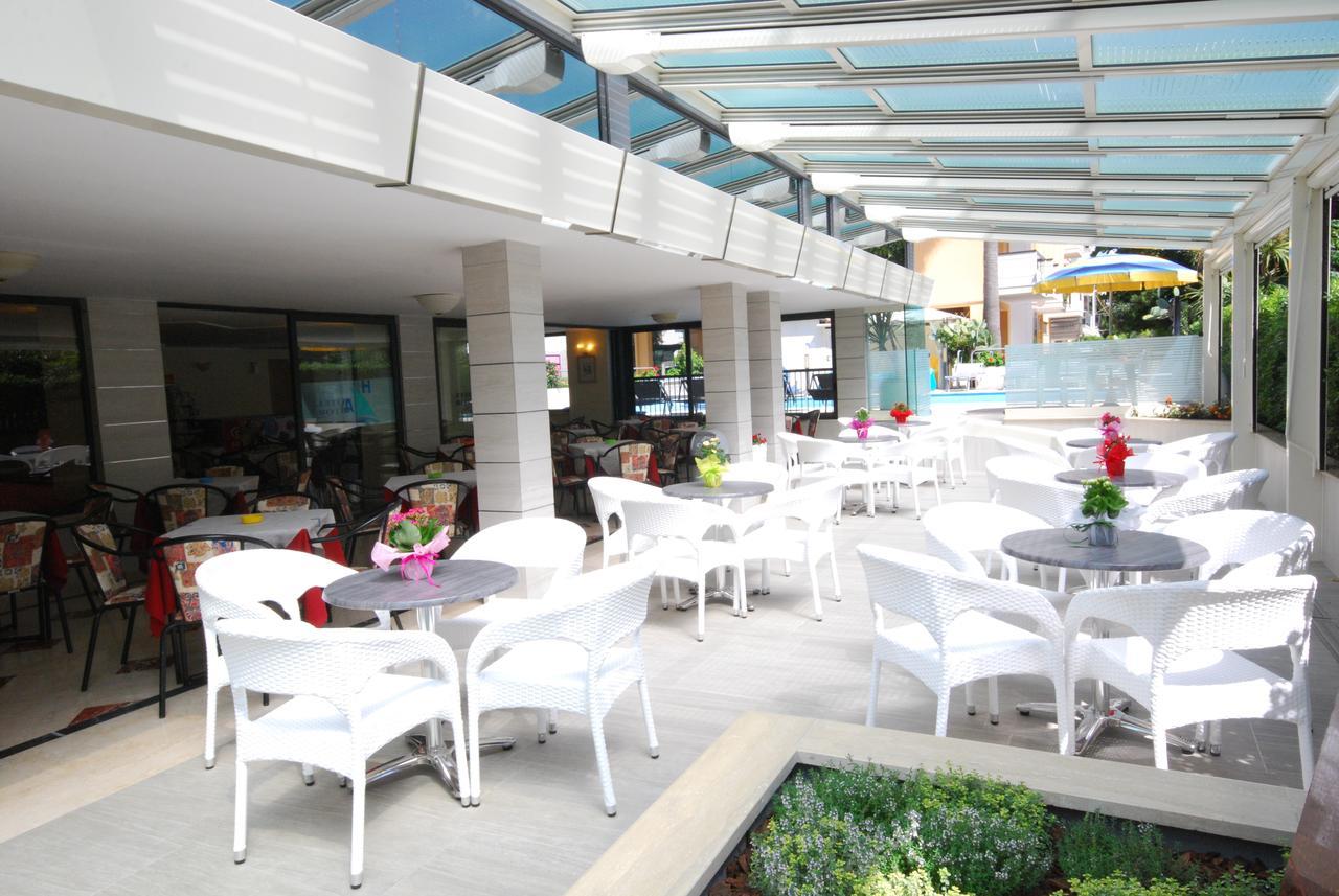 Hotel Astor Алба Адриатика Екстериор снимка